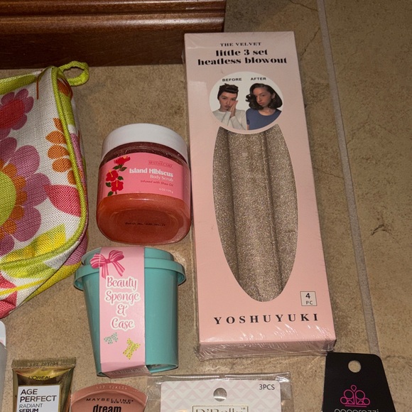 Bundel  spa set pouch  body scrub makeup spong and case heatless curls eyelashes - Picture 4 of 11